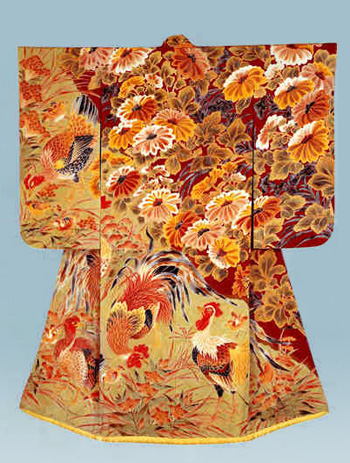 Formal kimono with design of chrysanthemums and fowlsDivided dyeing (somewake) on plain-weave silk (habutae)