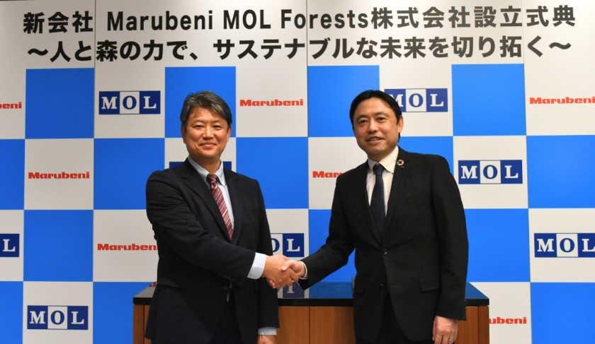 (From left)  MOL Managing Executive Officer, Deputy Director General, Headquarters of Energy Business, Yasuchika Noma; Marubeni Executive Officer, Chief Operating Officer, Forest Products Division, Koichi Geshi