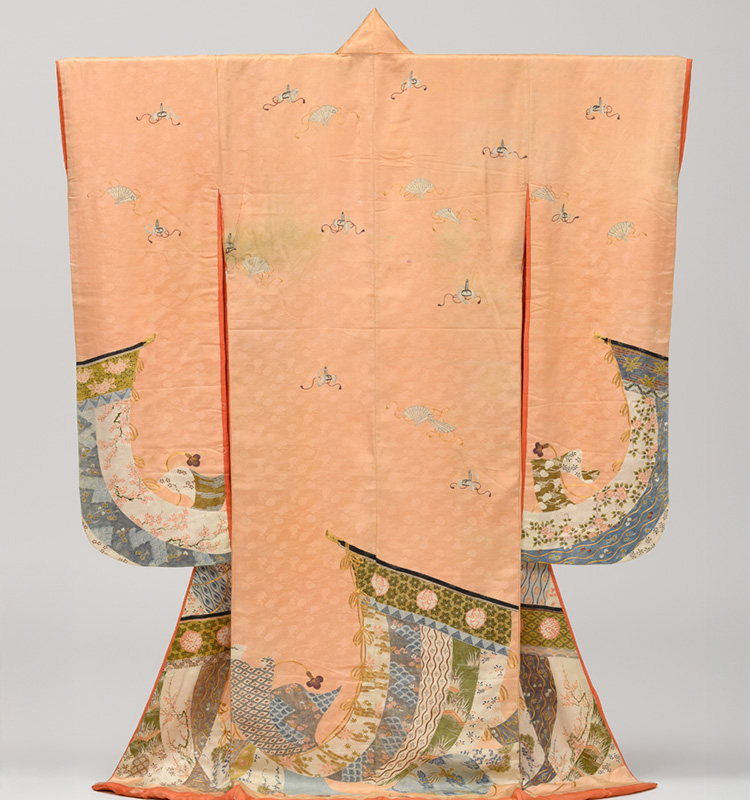 薄紅綸子地几帳冠檜扇模様振袖