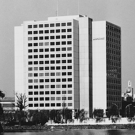 1972年竣工当時の丸紅ビル（東京）