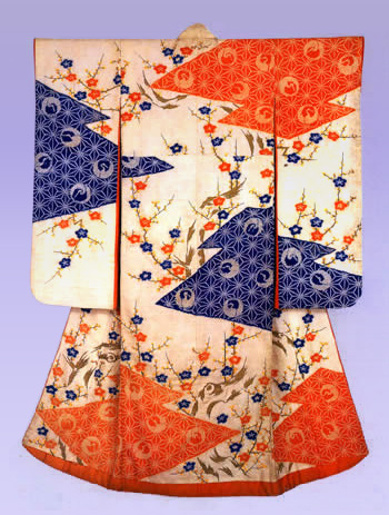 白綸子地松皮菱麻の葉鶴丸と梅樹文様絞繍振袖