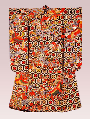 黒縮緬地鶴亀四季草花文様振袖