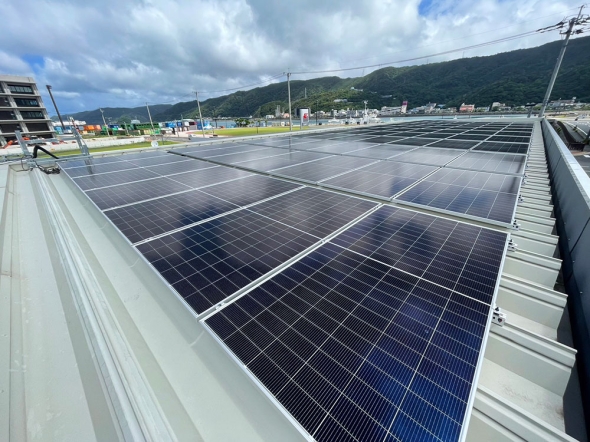 島内に設置済みの屋根置きの太陽光発電設備