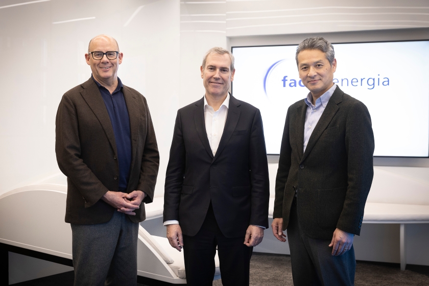 左から）SEL社CEO Robert Groves、FE社CEO Emilio Rousaud、丸紅 電力・インフラ海外サービス事業部長（撮影当時） 重村隆文